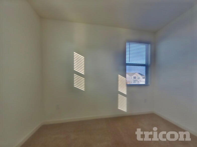 Building Photo - 2058 Delta Vw Ave