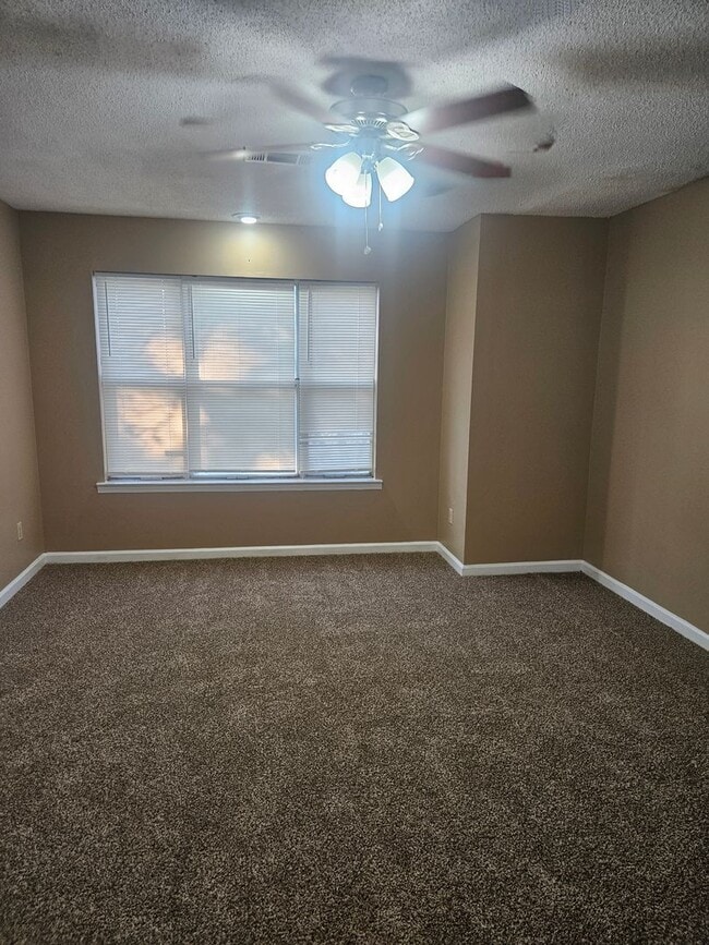 Building Photo - FANTASTIC DUPLEX FOR RENT!!! AVAILABLE NOW! HALF OFF SECOND MONTHS RENT!!