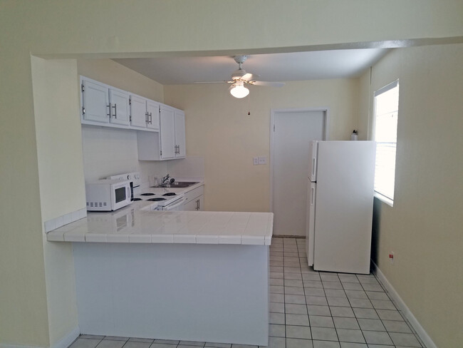 kitchen - 1303 W Cypress St