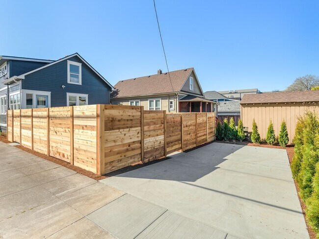 Building Photo - Gorgeous, updated 3-bdr Vernon bungalow w/...