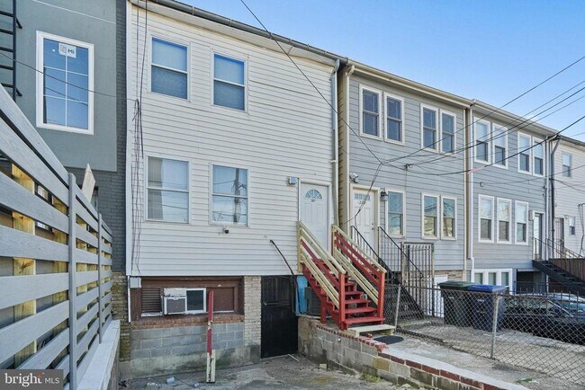 Building Photo - 207 Kennedy St NW