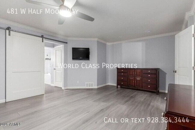 Building Photo - 481 W Half Moon Way