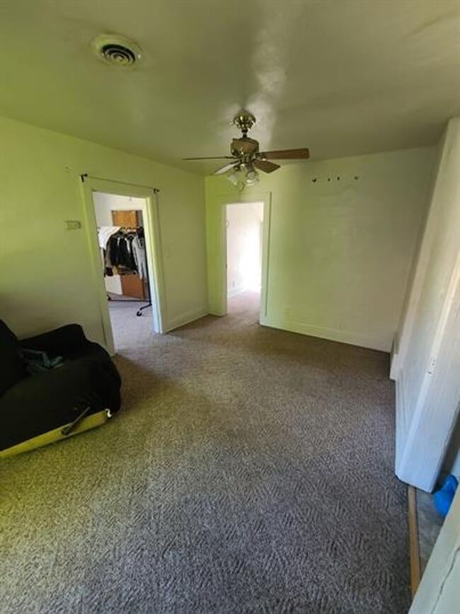 Building Photo - 1323 Shore Dr