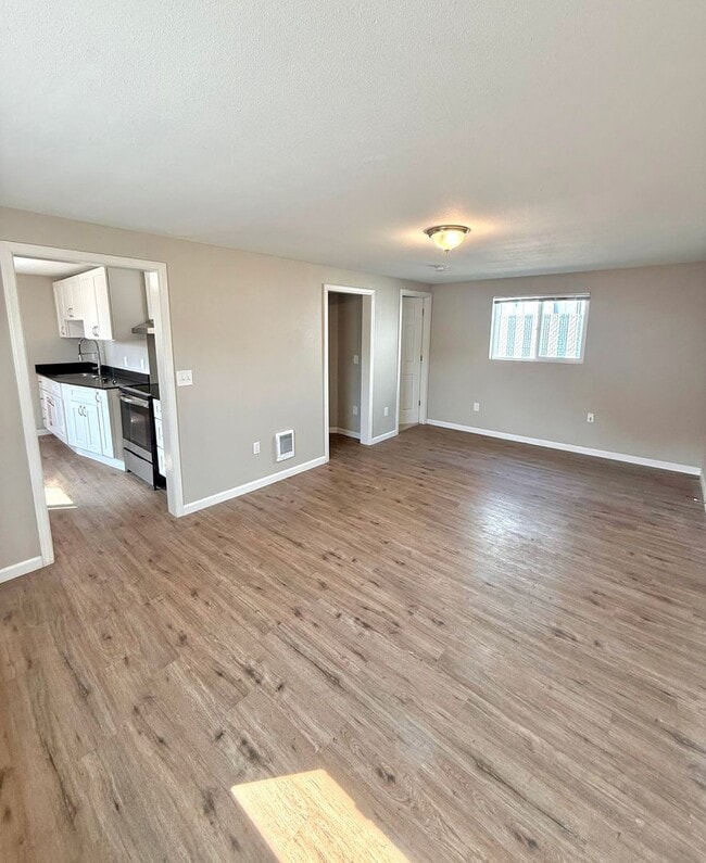 Building Photo - Charming 2-Bed, 1-Bath White Center Home