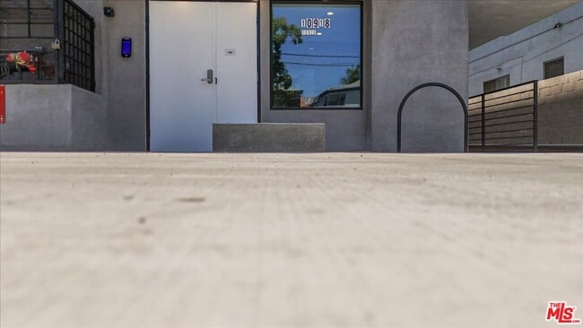 Building Photo - 10918 Camarillo St