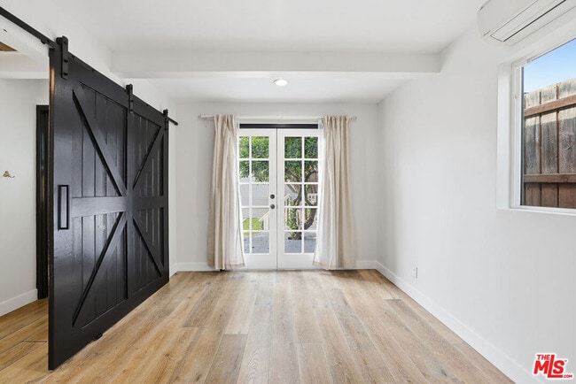 Building Photo - 5226 Rockland Ave