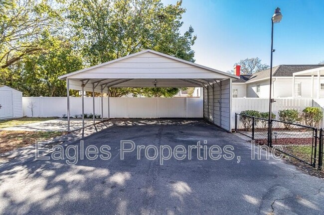 Building Photo - 512 N Pineview Ave