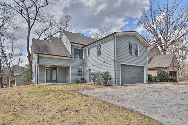 Building Photo - 2033 Cherokee Dr