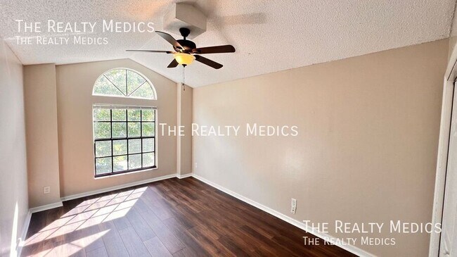 Building Photo - 10207 Comfort Cir