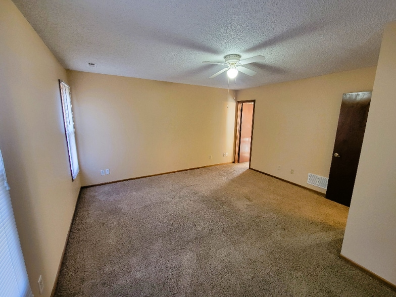 Building Photo - 2348 S Capri St