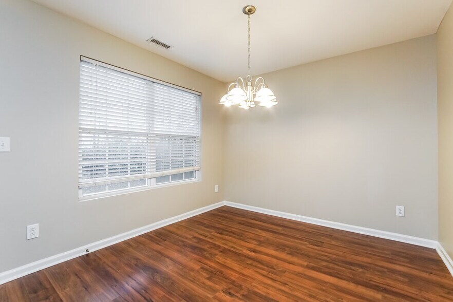 Building Photo - 3430 Idlewood Village Dr