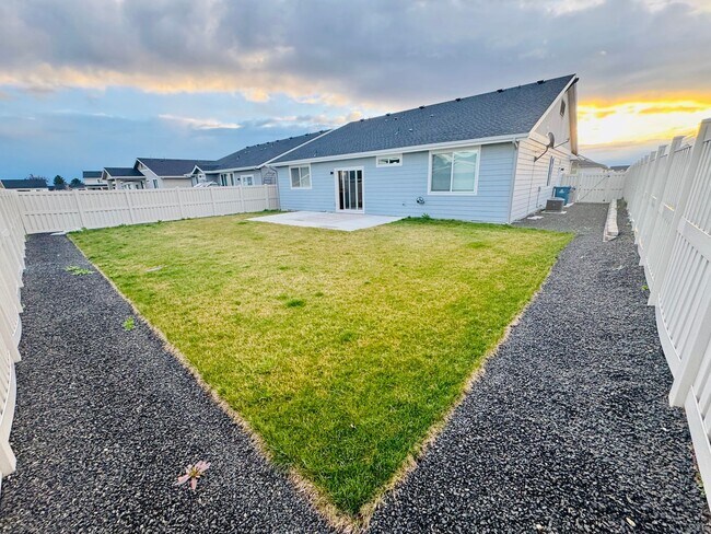 Building Photo - Beautiful Newer Built 3-Bedroom, 2 bath Home in Meadows at West Highlands