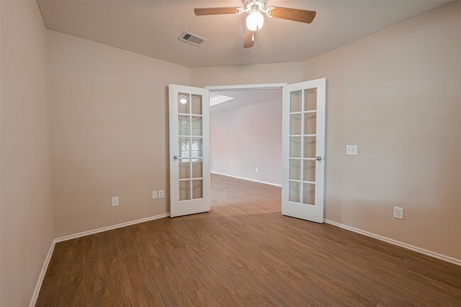 Building Photo - 5822 Camelia Evergreen Ln