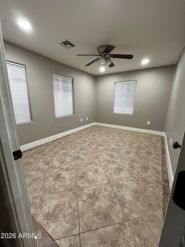 Building Photo - 1002 S Roosevelt St