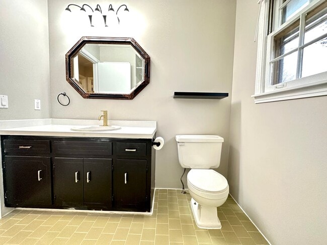 Building Photo - 28 Leonard Dr