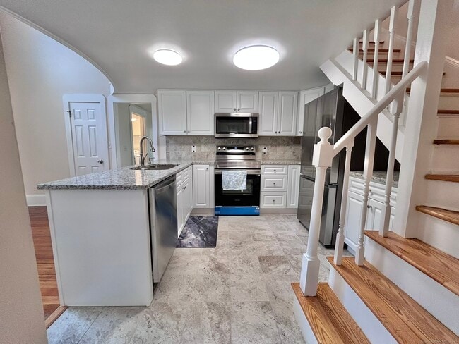 Building Photo - 32 Starr St