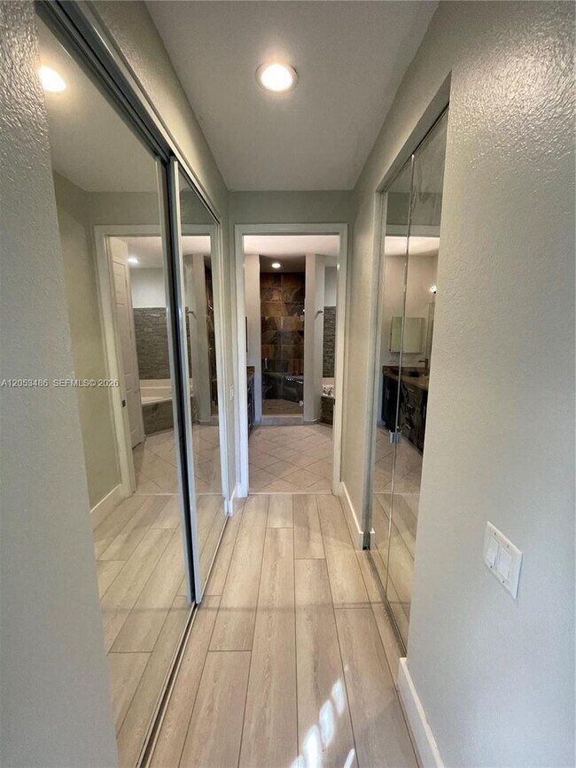 Building Photo - 2727 Center Ct Dr
