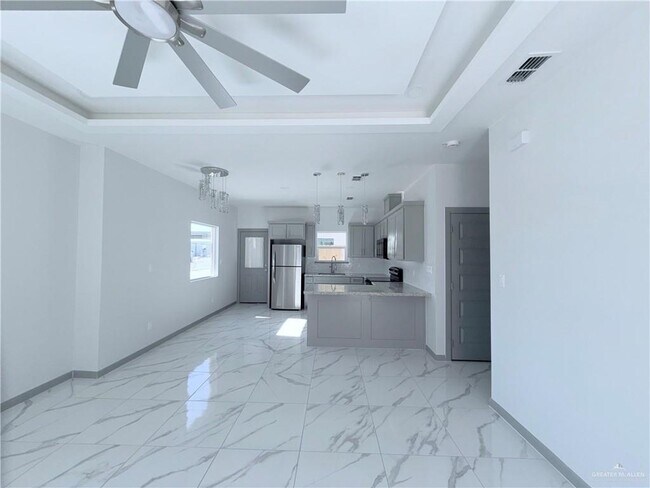 Building Photo - 12 West Dr