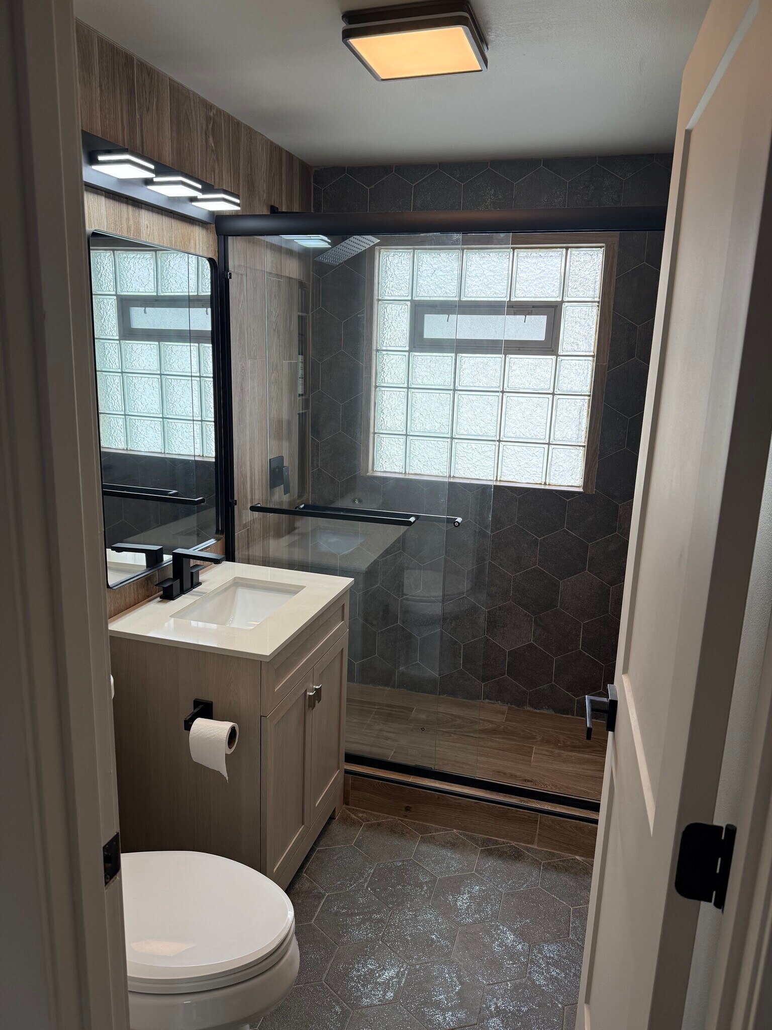 Bathroom - 4330 N 91st St