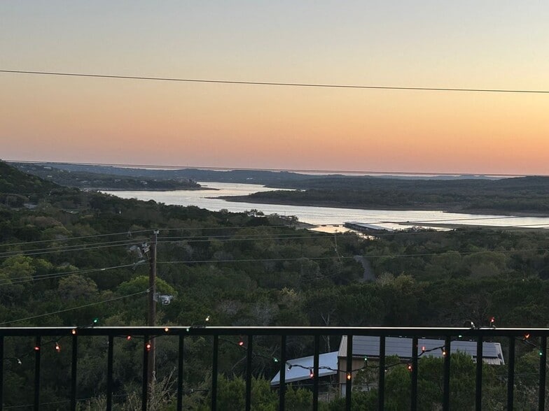 Building Photo - 7002 Deepwood Dr