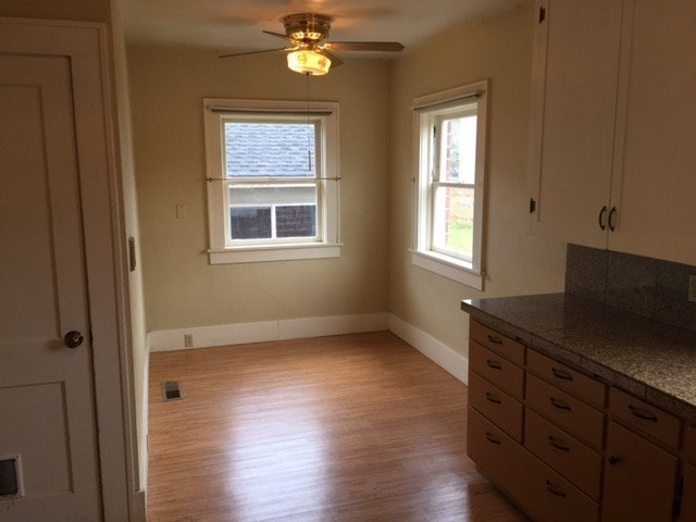 Building Photo - Across from Reser 5 bedroom 2 Bath Home