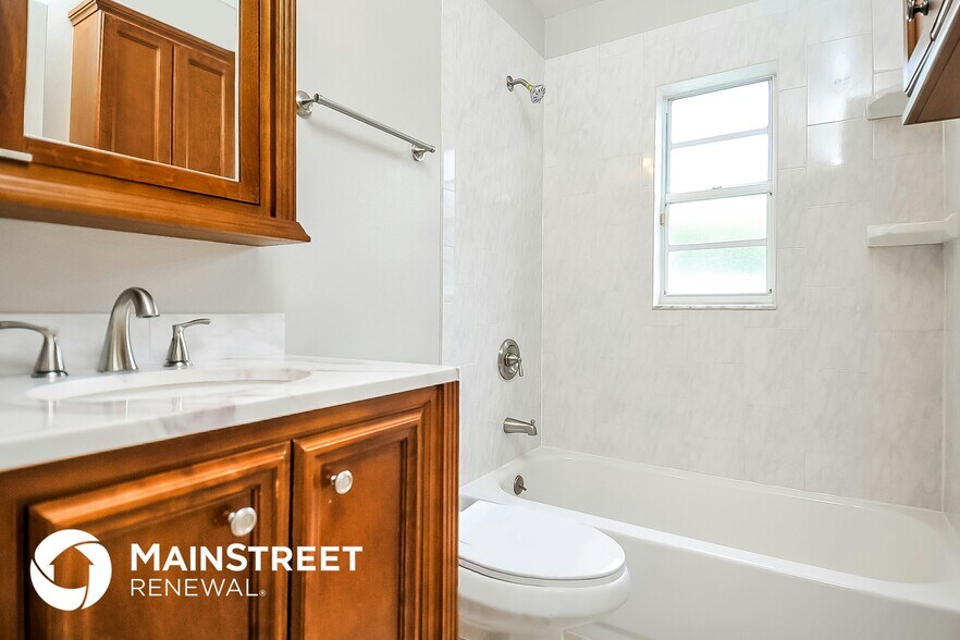 Building Photo - 4633 Cabbage Palm Dr