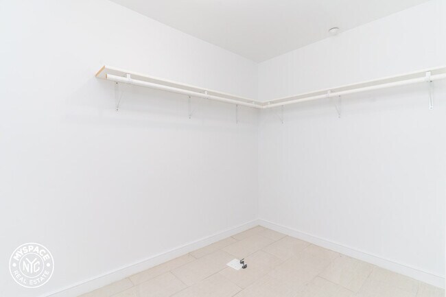 Building Photo - 474 Grand Ave