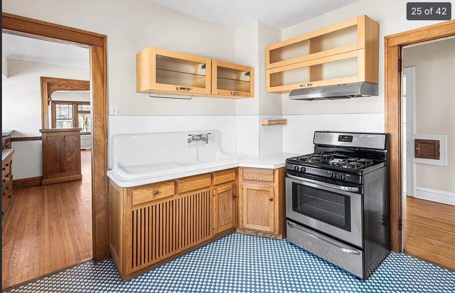 Building Photo - 5000 Newton Ave S