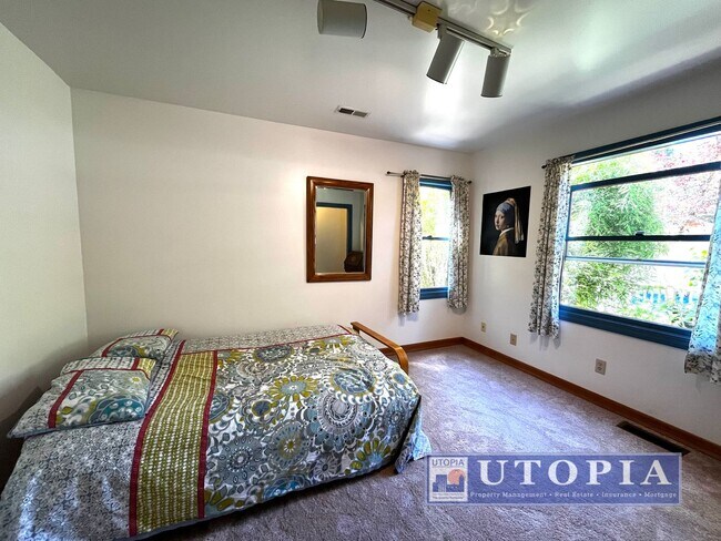 Building Photo - Beautiful, custom finished home in Aptos, ...