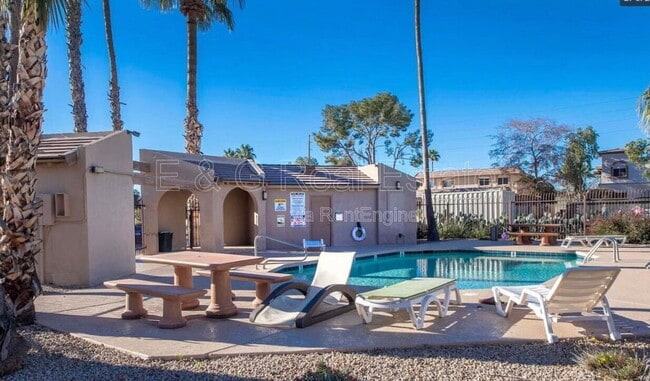 Building Photo - 17019 E Calle Del Oro