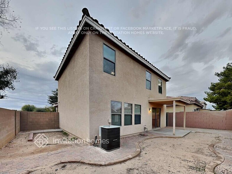 Building Photo - 1043 S Firehole Dr