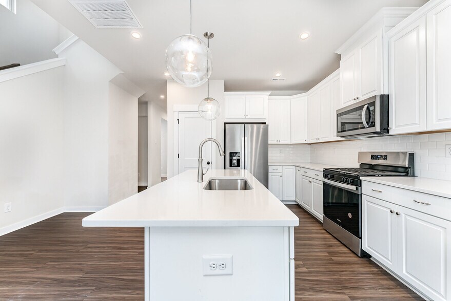 Building Photo - 9529 Munsing Dr