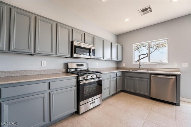 Building Photo - 5555 W Sun Temple Ave