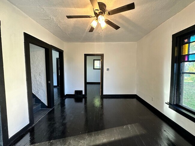 Building Photo - Three Bedroom House in Battle Creek