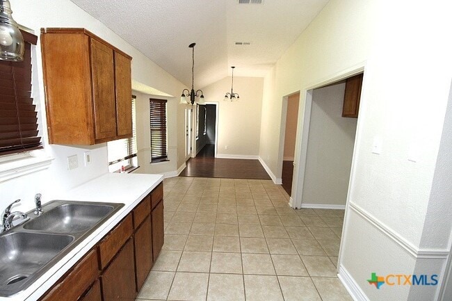 Building Photo - 213 Bronc Dr