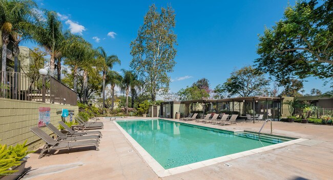 Building Photo - 898 Temple Terrace