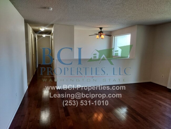 Building Photo - Beautiful 4 Bedroom/ 3 Bath Home close to ...