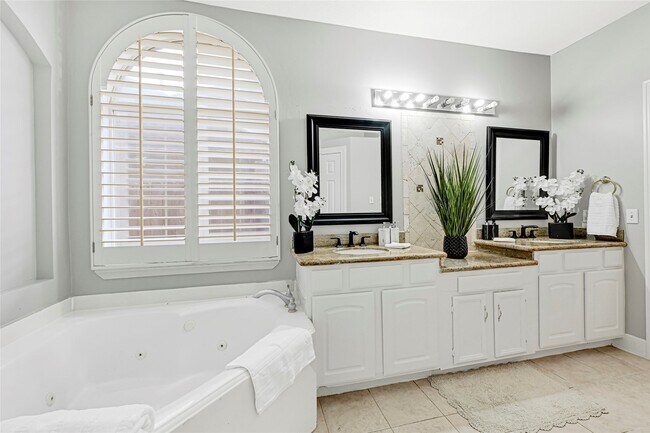 Building Photo - 8619 Arranmore Ln