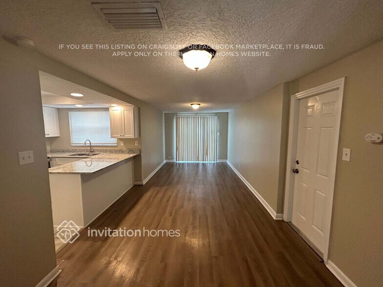 Building Photo - 1705 Village Ct