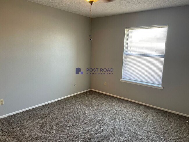 Building Photo - 2902 S Osage Ave