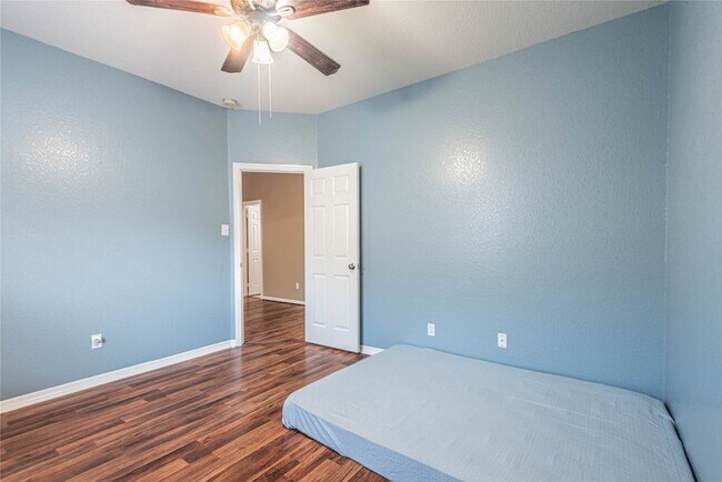 Building Photo - 307 Autumn Creek Ln