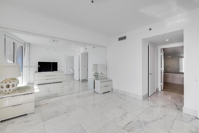 Building Photo - 465 Brickell Ave