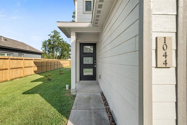 Building Photo - 1044 Rd 5203