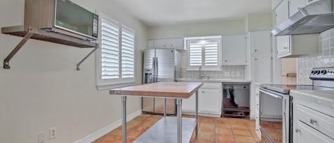 Building Photo - 3611 Las Colinas Dr