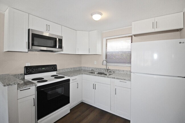 Building Photo - South Venice Annual Home for Rent