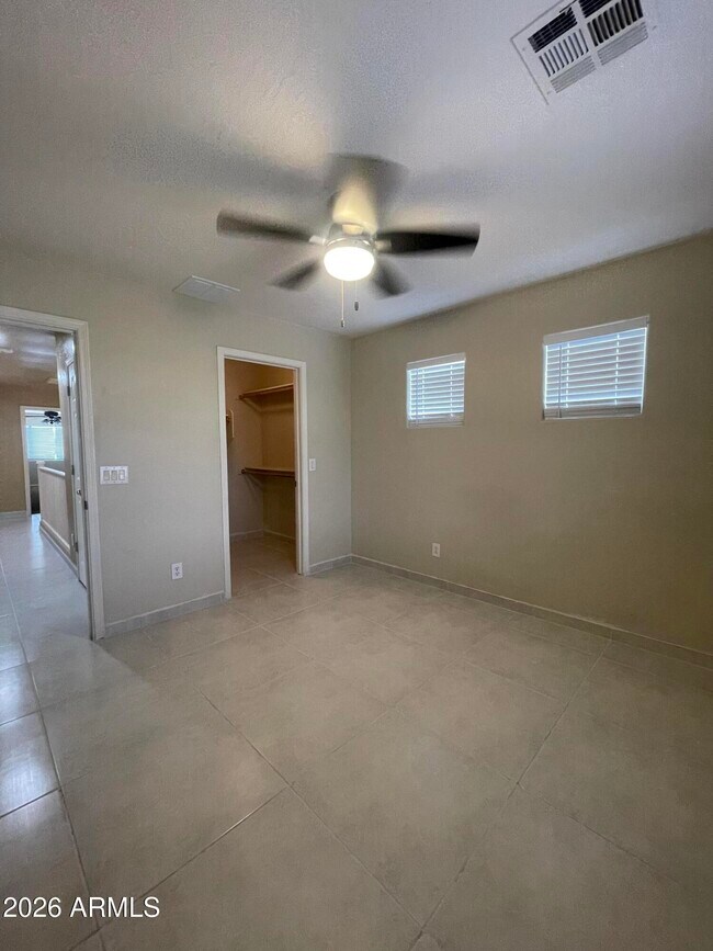 Building Photo - 1466 Holiday Dr