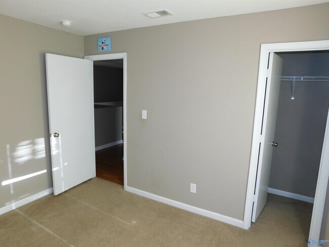 Building Photo - 3146 Castlecreek Dr SW