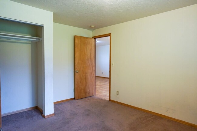 Building Photo - Mini "Ranch" in Hayden