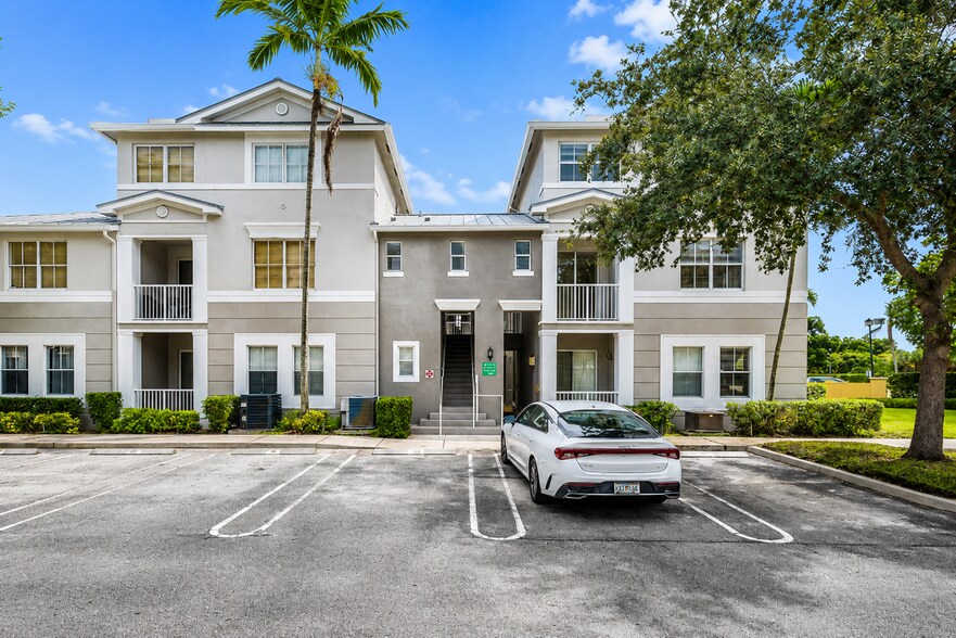 Building Photo - 1008 Shoma Dr