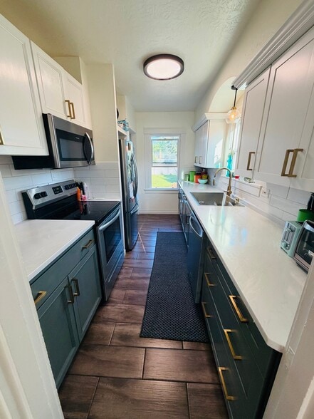 Building Photo - 790 17th St NE